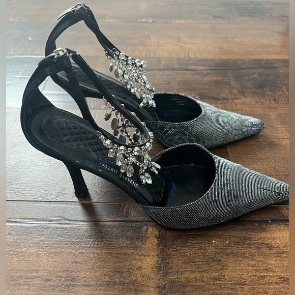 Valerie Stevens Gorgeous Silver & Black Heels - Picture 2 of 6
